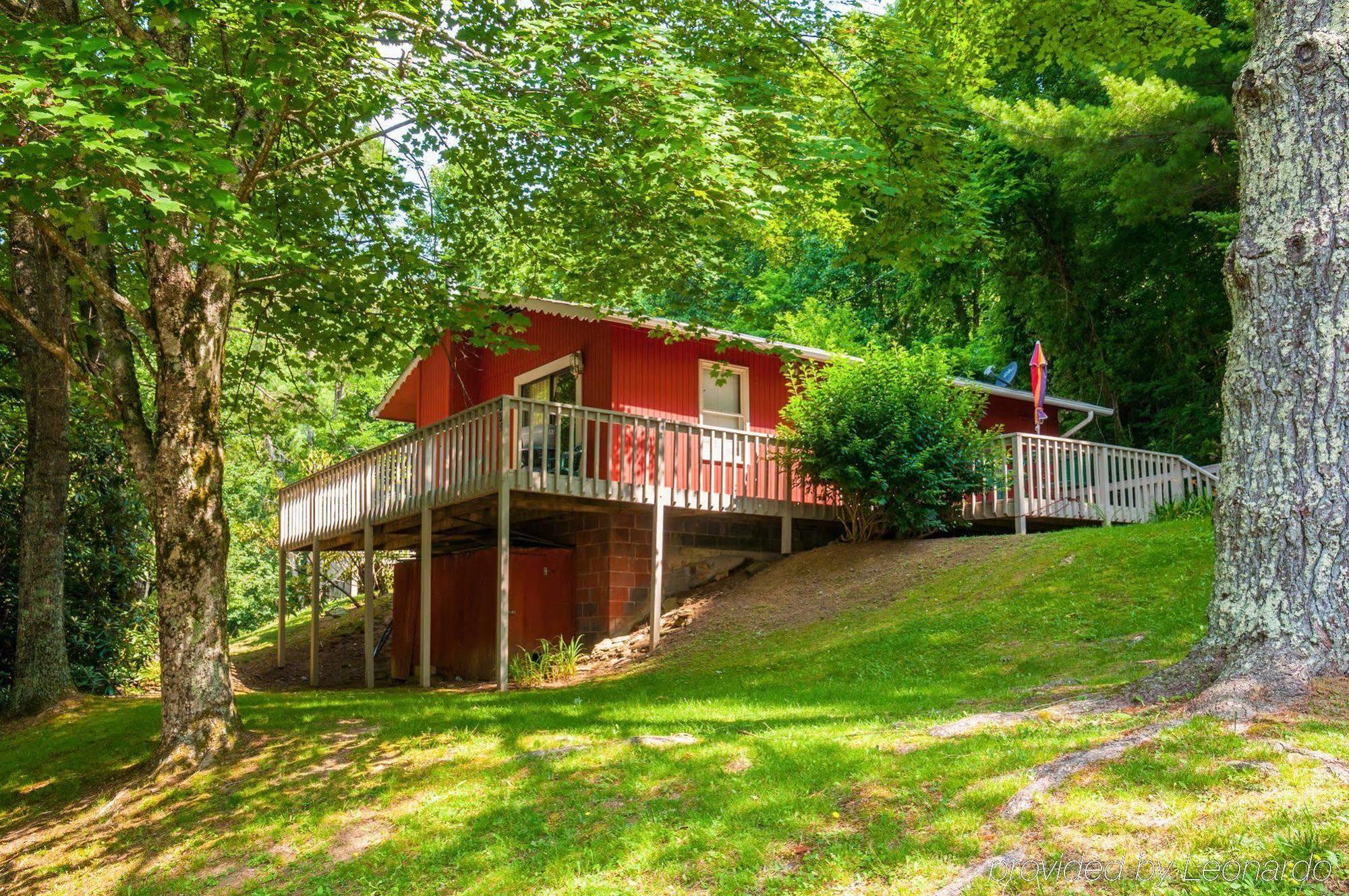 בון Highland Hills Motel & Cabins מראה חיצוני תמונה