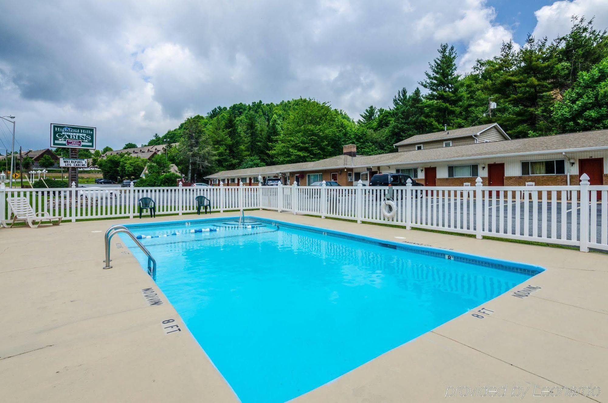 בון Highland Hills Motel & Cabins מראה חיצוני תמונה